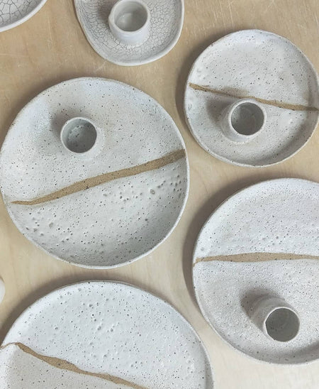 Matte white glaze, with natural line